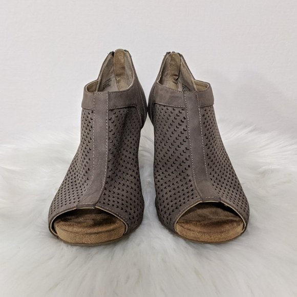 BOGO 1/2 Off Gianni Bernini Taupe Mules - Picture 2 of 6